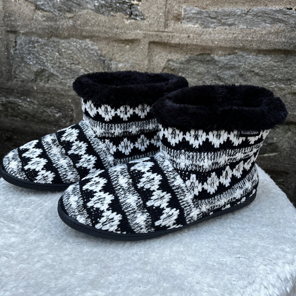 Minnetonka Betty Black and White Knit Slipper style Lined Boots